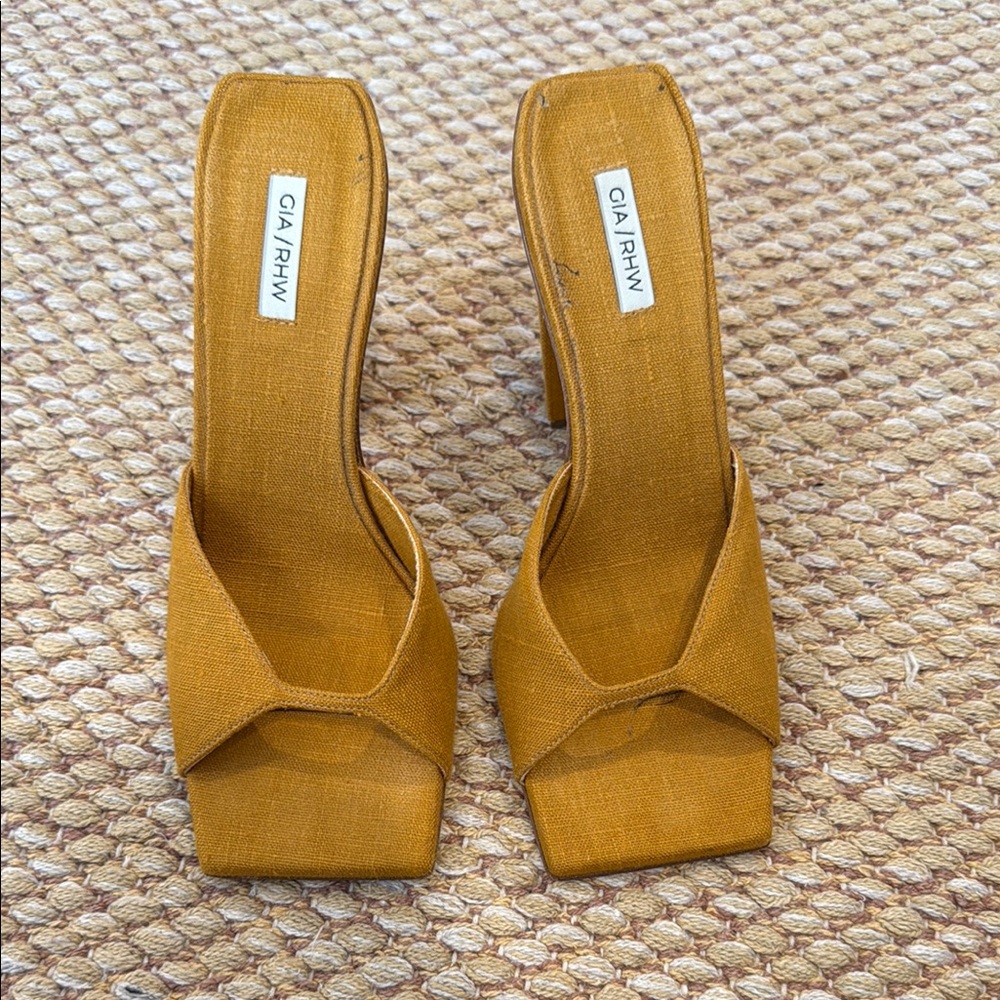 GIA RHW Women's Yellow Tan Heels